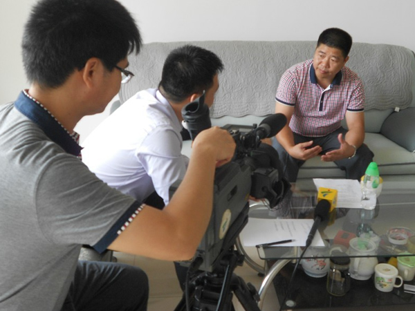 广东电视台采访平田济新农村建设,湛江地区仅选2村