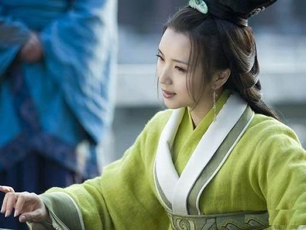 为什么许多古诗词普通话不押韵但粤语押韵，古人用粤语来写诗？