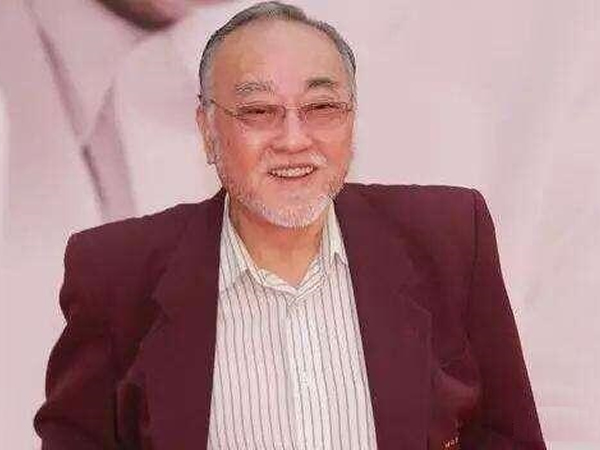 卢海鹏和黄霑，同样是1941年出生在广州西关的粤语文化艺术家