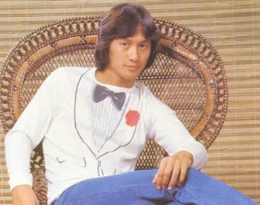 粤语广东歌开山鼻祖—广州人许冠杰