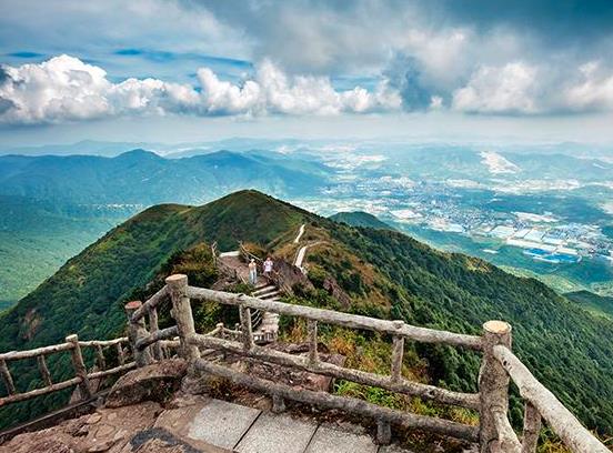 东莞银瓶山、松山湖等景区春节“迎客忙”，发出客流预警信号