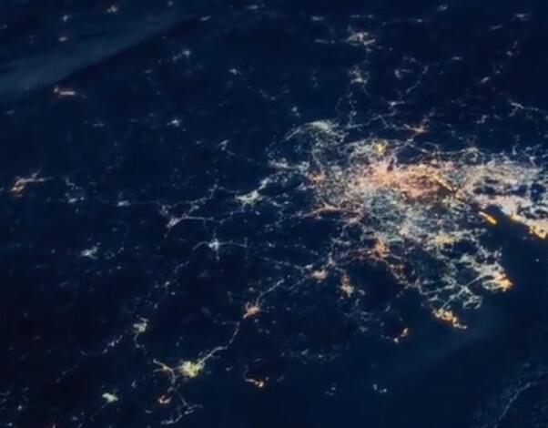 空间站飞越粤港澳大湾区，这是世界级璀璨夺目的特大城市群