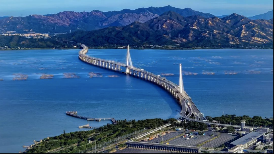 跨海通道深圳湾大桥。
