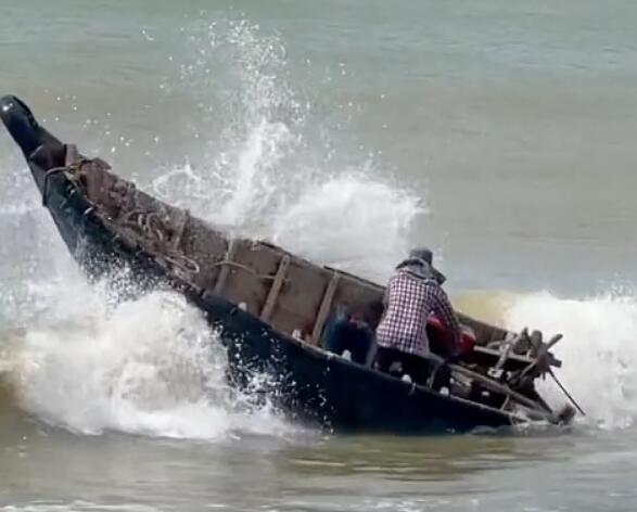 粤西渔民是一群风里来浪里去的人，从不怕风浪