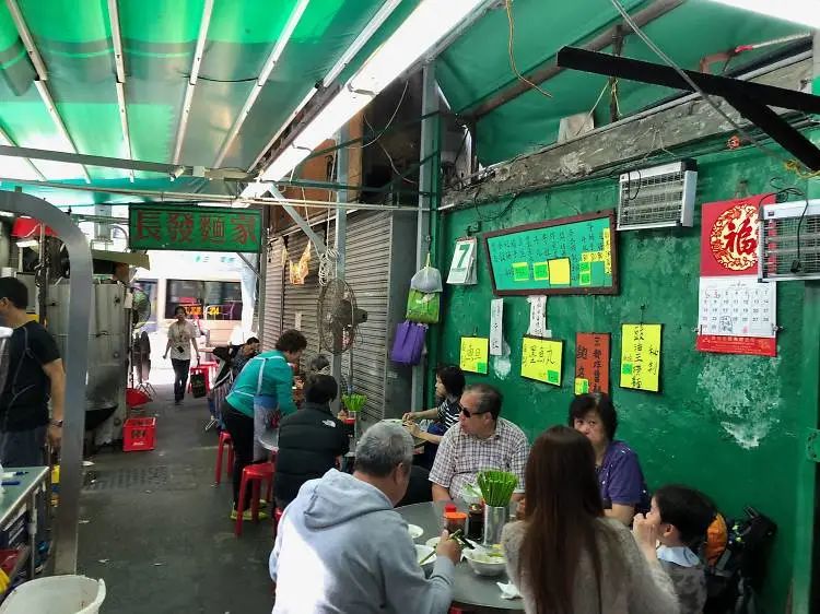 广东人睇《大湾仔的夜》:阴公,一餐大排档都要1600蚊! 广东人睇《大湾仔的夜》:阴公,一餐大排档都要1600蚊!