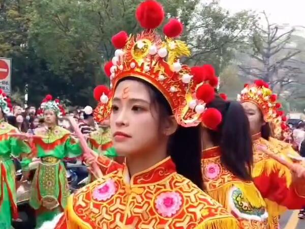 潮汕女子英歌舞，靓丽端庄的女将英姿飒爽