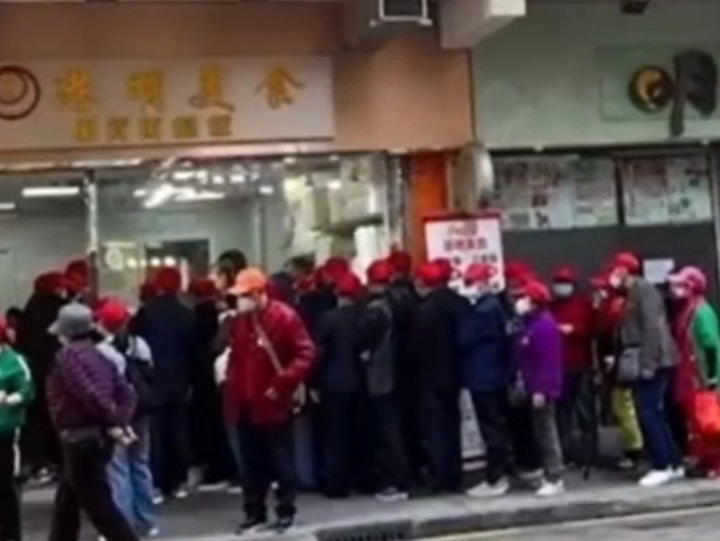 內地赴港旅行團在公廁旁食杯麵和廉價「兩餸飯」？這種待客之道影響香港的國際形象