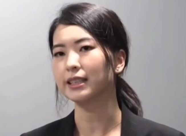 英姿颯爽的madam不僅僅在劇集裏，現實世界靚麗的Madam Woo舉辦新聞發佈會