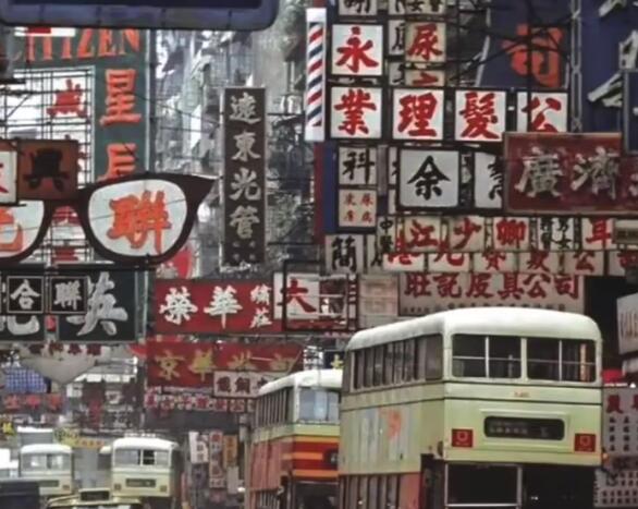 再見，霓虹燈招牌！再見，香港！