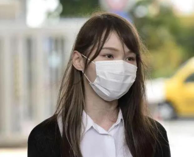 乱港分子周庭“弃保潜逃”加拿大，外交部回应