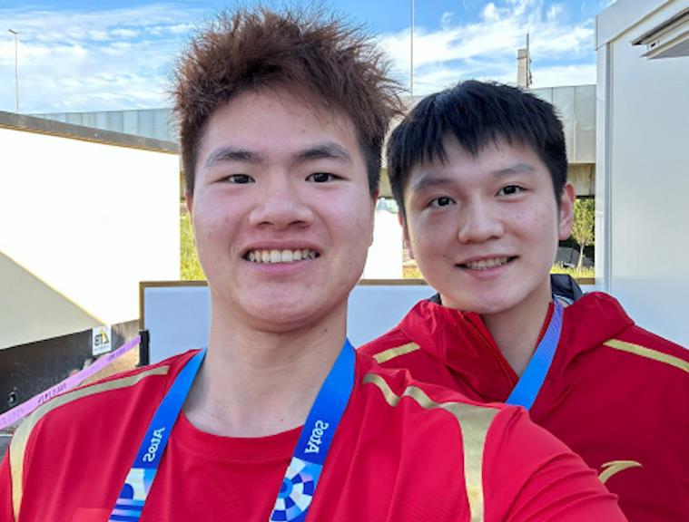 两个广州“肥仔”梁伟铿称与樊振东用粤语交流