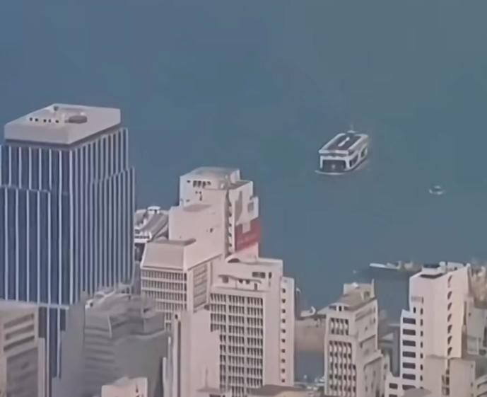 1965年嘅香港，居然已經係高樓林立嘅摩登城市