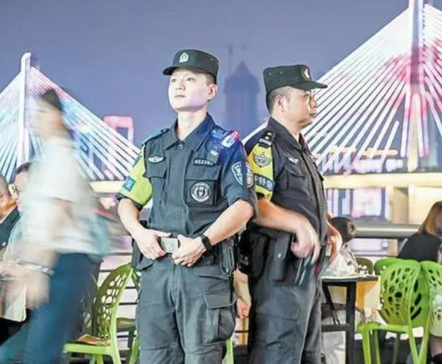 “欢迎嚟到长沙”特警街头粤语对话 见证星城满满的安全感