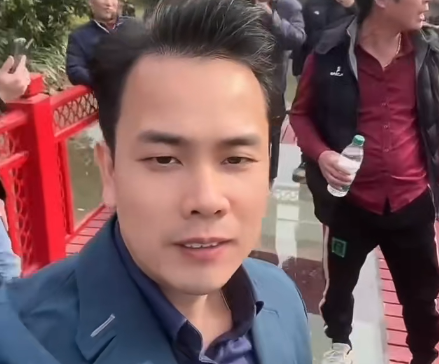 顺德大墩村两个本地人辱骂广西人「冚家鏟」，众多广西老表聚合该村等道歉