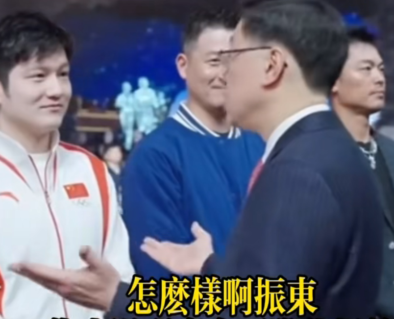 樊振東參加啟德體育園開幕禮，李家超稱呼其「振東」，就如鄰家uncle一樣