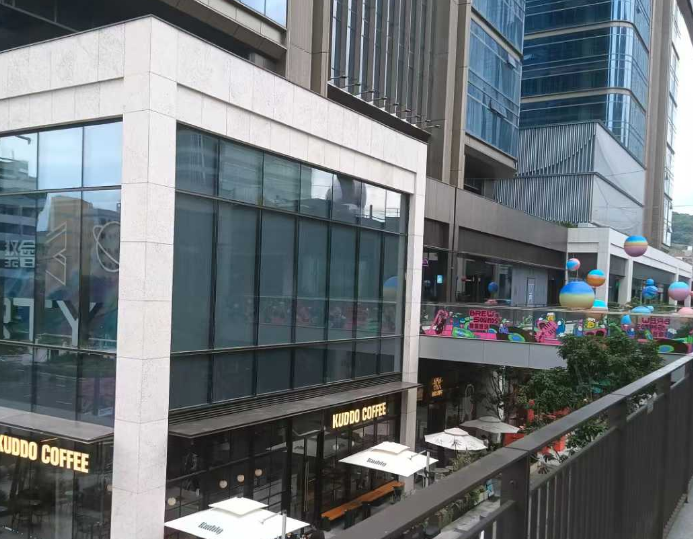 夏日，宝安兴东啤酒小镇