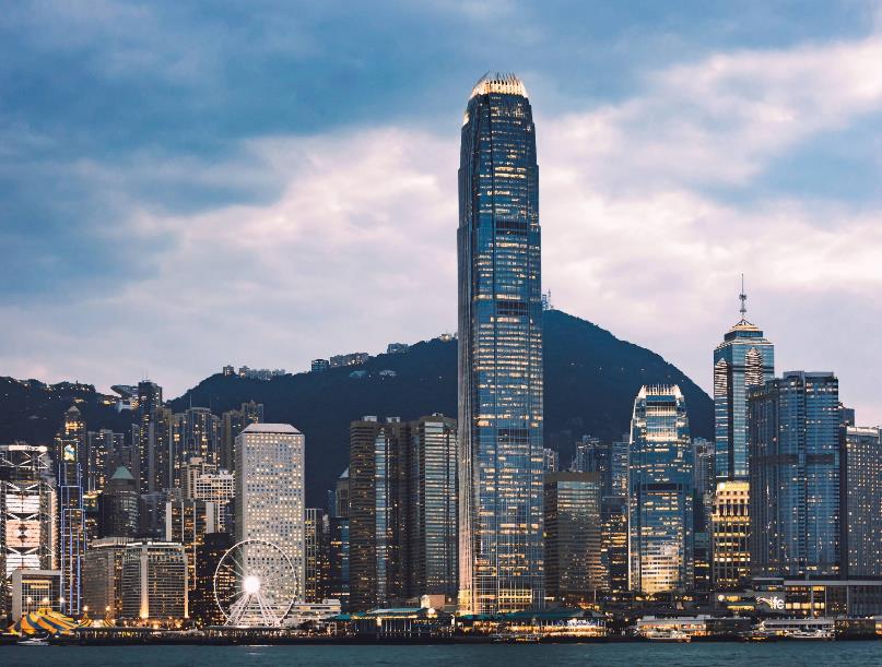 香港粤语盛行背后的历史渊源与文化传承：年轻人如何理解和传承这一语言瑰宝？