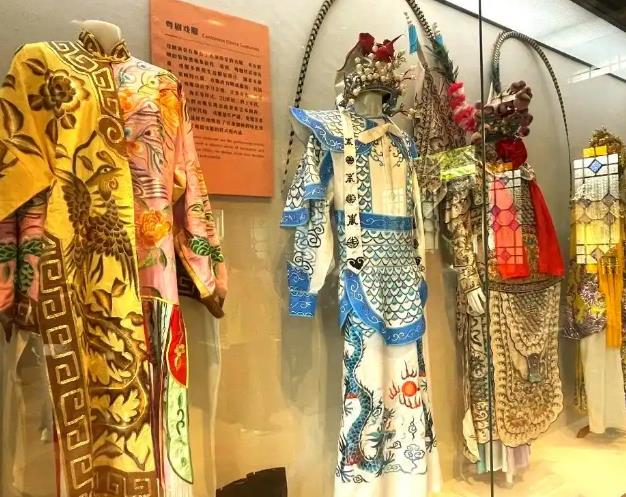 粤语与粤剧的魅力：千年传承与全球影响