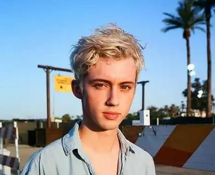 而家好多家长带小朋友沉浸在美颜里，会对渠慨价值观有扭曲作用