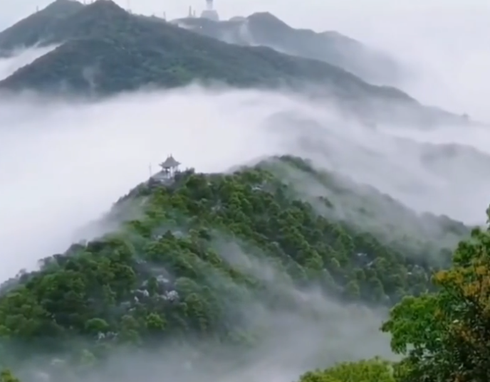 边个话岭南无高峰？深圳大都会里的仙境名峰梧桐山是也