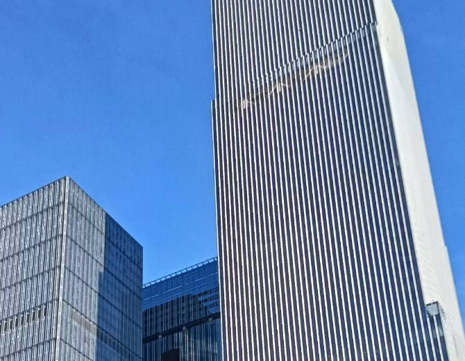 蓝天白云，​西丽镇留仙洞天空之城