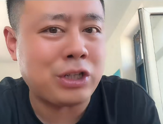 在广东卧虎藏龙之地不能以貌取人 有很多亿万富豪穿得像乞丐一样捡垃圾