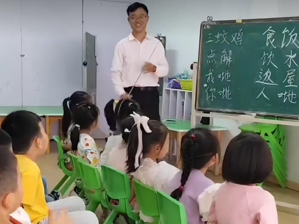 让广西孩子在幼儿园学习粤语壮语，开启多语之门