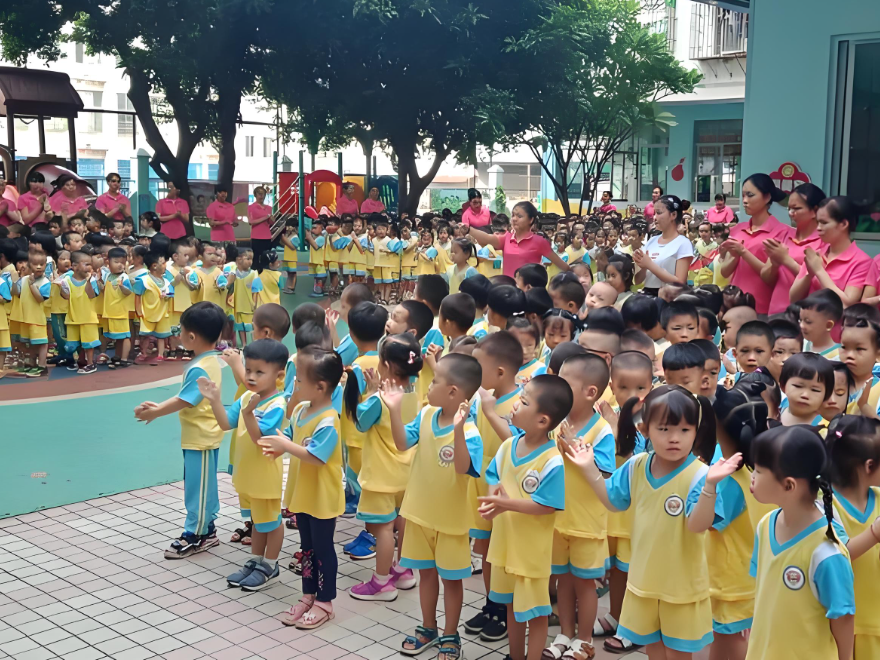 广州白云天鸿幼儿园粤语传承从此开始，小朋友入园要用粤语相互打招呼
