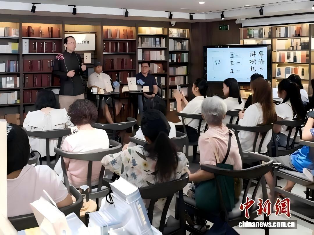 官媒中新网报道守护粤语：学者谭步云谈“守护粤语”：希望文艺界多创作粤语作品